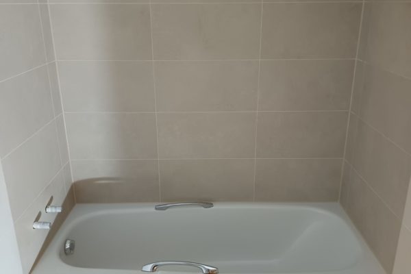 pose-de-carrelage-mural-fleurier